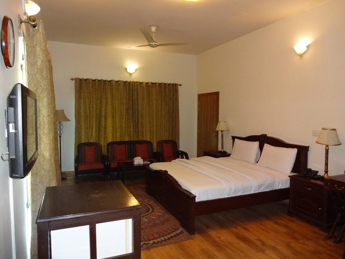 Shelton Hotel Rawalpindi Bagian luar foto