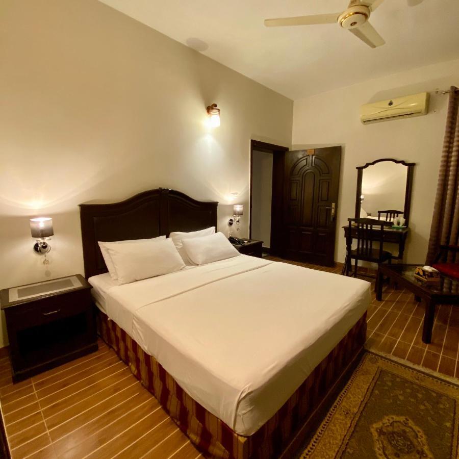 Shelton Hotel Rawalpindi Bagian luar foto